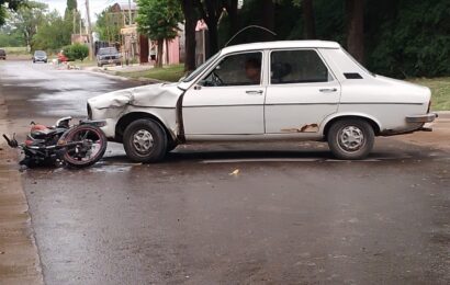 Chocan auto y moto en Santa Teresa
