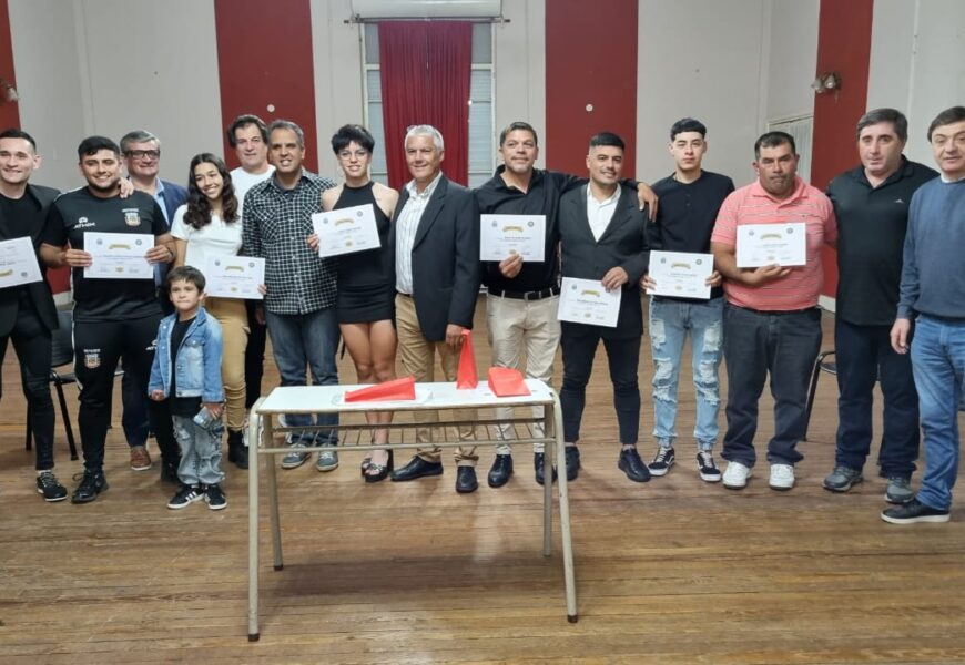 Finalizó el curso de arbitraje de fútbol organizado por la Dirección de Deportes del Municipio de Rojas Finalizó el curso de arbitraje de fútbol organizado por la Dirección de Deportes del Municipio de Rojas
