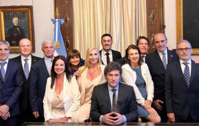 Se oficializaron los primeros 13 decretos de Milei con la reestructuración del gabinete