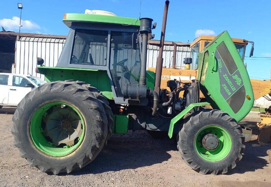 El Municipio adquirió un nuevo tractor para el mantenimiento de los caminos rurales El Municipio adquirió un nuevo tractor para el mantenimiento de los caminos rurales