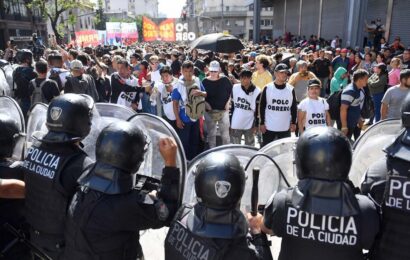 Amplio despliegue de seguridad frente a la primera protesta contra el plan de ajuste