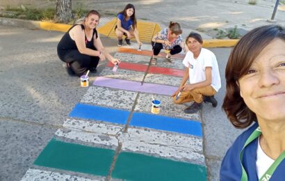Diversidad Rojas repintó la senda peatonal
