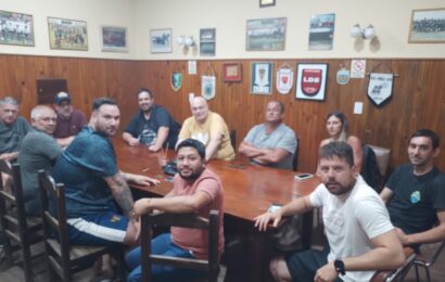 Fútbol: Hubo reunión de clubes de Rojas, Colón y Salto