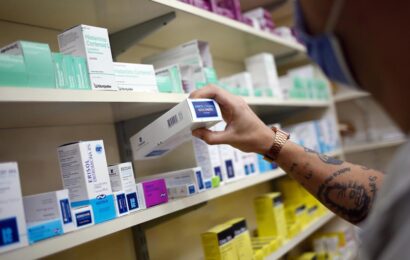 Podrán sugerir marca en receta y sólo se venderá antiácido y analgésico fuera de farmacias