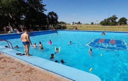Unión de Carabelas celebra 35 años de su pileta