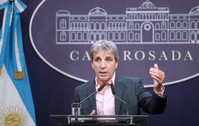 Caputo dijo que con el bono la jubilación mínima totalizará en casi 205.000 pesos