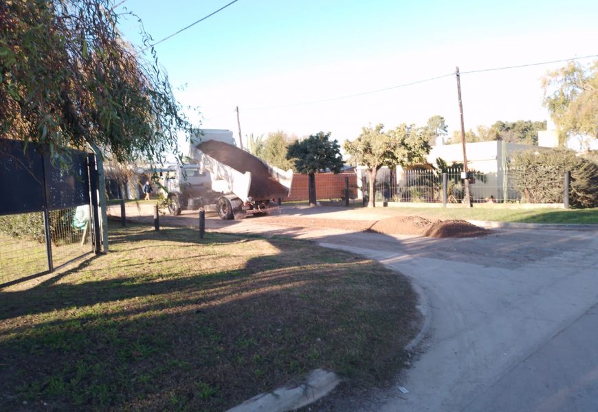 Servicios Urbanos repara calles de tierra Servicios Urbanos repara calles de tierra