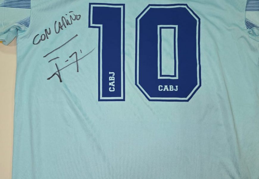 Solidaridad: Sortearán una camiseta de Boca autografiada por Cavani Solidaridad: Sortearán una camiseta de Boca autografiada por Cavani