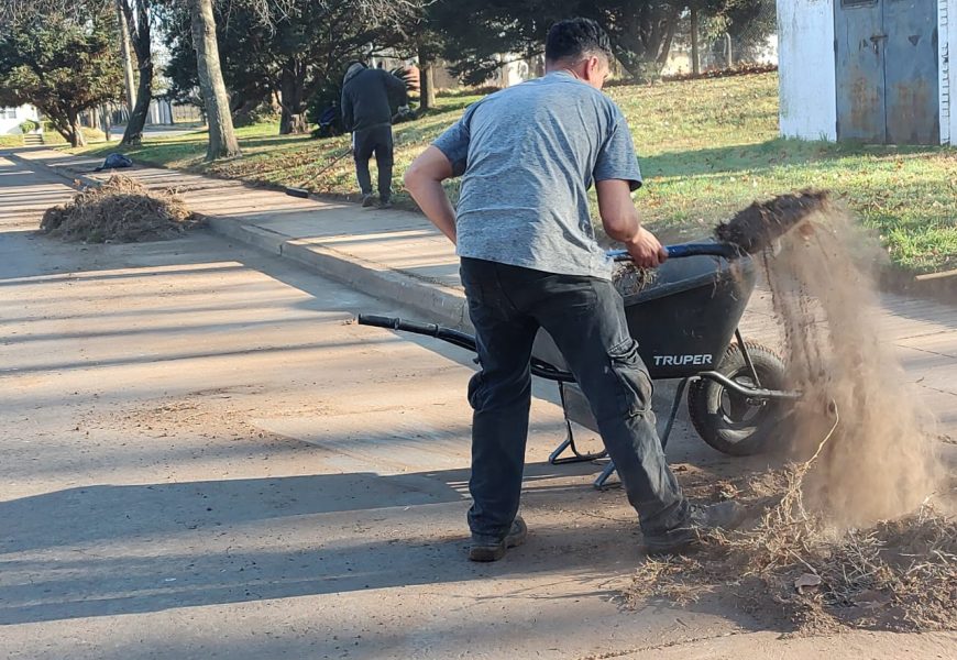 Operativos de limpieza en los alrededores del Parque General Alvear Operativos de limpieza en los alrededores del Parque General Alvear