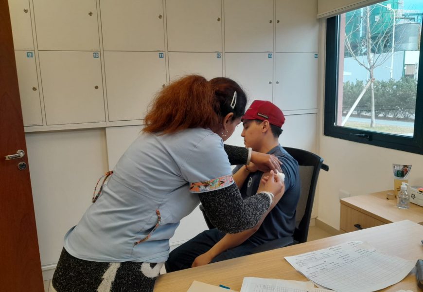 Ayer por la mañana, la Dirección de Atención Primaria de la Salud llevó a cabo una jornada de vacunación contra la Fiebre Hemorrágica Argentina Ayer por la mañana, la Dirección de Atención Primaria de la Salud llevó a cabo una jornada de vacunación contra la Fiebre Hemorrágica Argentina