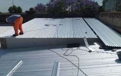 Reparación de techos en la Escuela Primaria Nro. 1 de Rojas