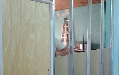 En la Escuela Primaria Nº 2 «Adolfina Valenzuela» en Carabelas se están realizando obras de mejora y mantenimiento