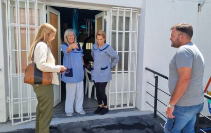 Se instaló un nuevo piso de goma en el patio del Jardín Maternal “Arco Iris”