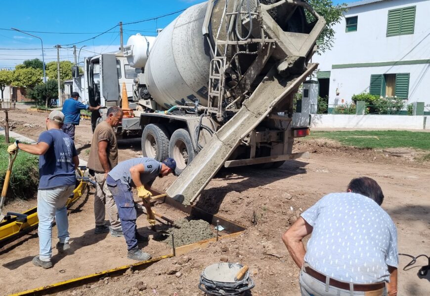 Avances en la construcción de cordón cuneta en Barrio Nehuenche Avances en la construcción de cordón cuneta en Barrio Nehuenche