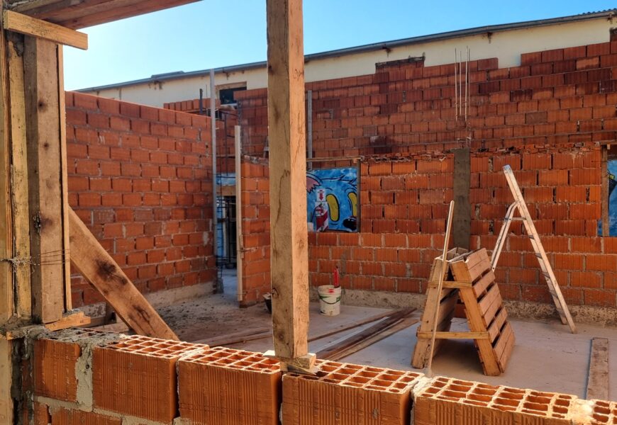 Avanza la construcción de nuevas aulas en la Escuela Secundaria Nro. 3 “Marie Curie” Avanza la construcción de nuevas aulas en la Escuela Secundaria Nro. 3 “Marie Curie”
