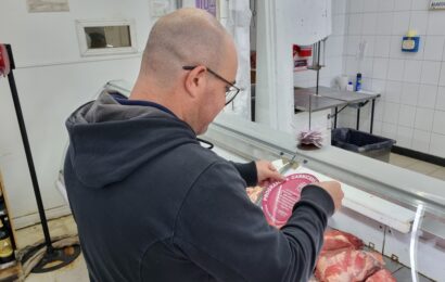 Continúa el programa Carnicerías saludables y dos nuevas carnicerías suman sus obleas reglamentarias