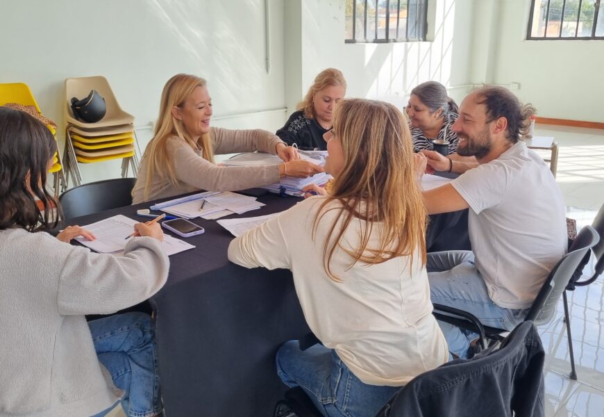 La comisión de Becas se reunió nuevamente para completar la definición de los estudiantes que van a recibir este beneficio durante el 2025 La comisión de Becas se reunió nuevamente para completar la definición de los estudiantes que van a recibir este beneficio durante el 2025