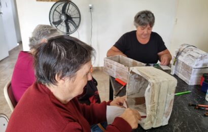 Taller de reutilización de materiales reciclables en el Centro Cultural Santa Rita