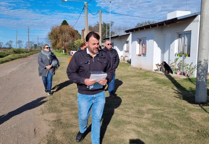 Vecinos de Rafael Obligado recibieron los planos de sus viviendas Vecinos de Rafael Obligado recibieron los planos de sus viviendas