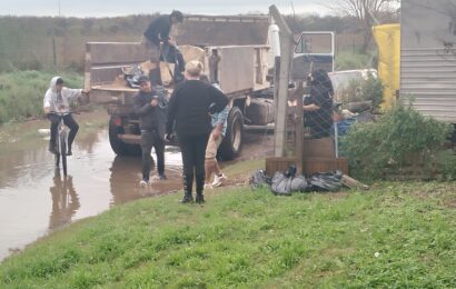 El Municipio coloca bolsas con arena por la crecida del río