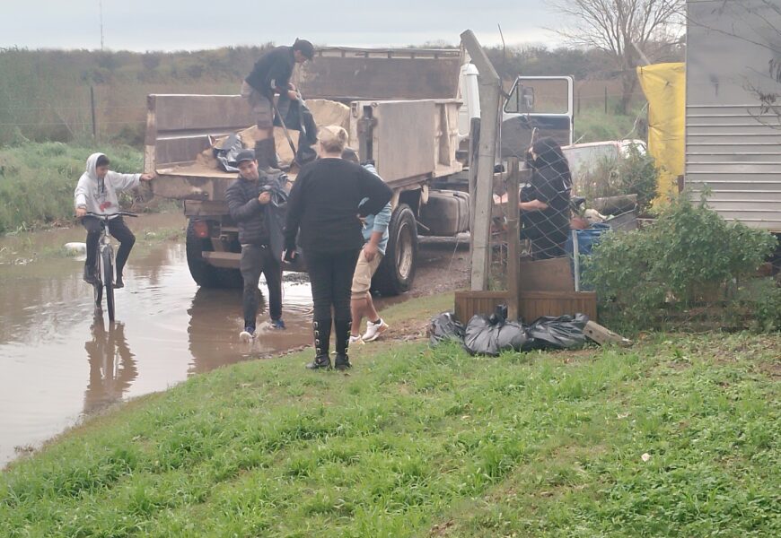 El Municipio coloca bolsas con arena por la crecida del río El Municipio coloca bolsas con arena por la crecida del río