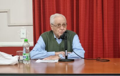 El escritor Carlos Alberto Elbert pasó por Rojas y presentó sus obras