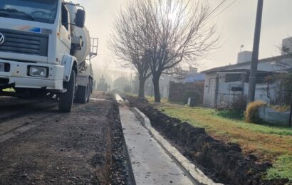 Avanza la construcción de cordón cuneta en Barrio Nehuenche II Avanza la construcción de cordón cuneta en Barrio Nehuenche II