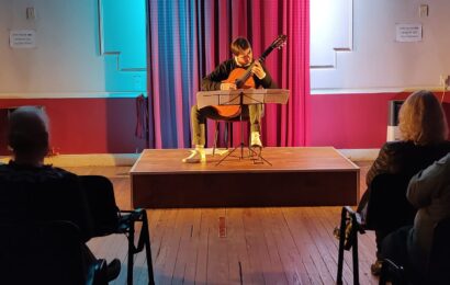 El guitarrista Juan Marino se presentó en el Centro Cultural Ernesto Sábato de Rojas El guitarrista Juan Marino se presentó en el Centro Cultural Ernesto Sábato de Rojas