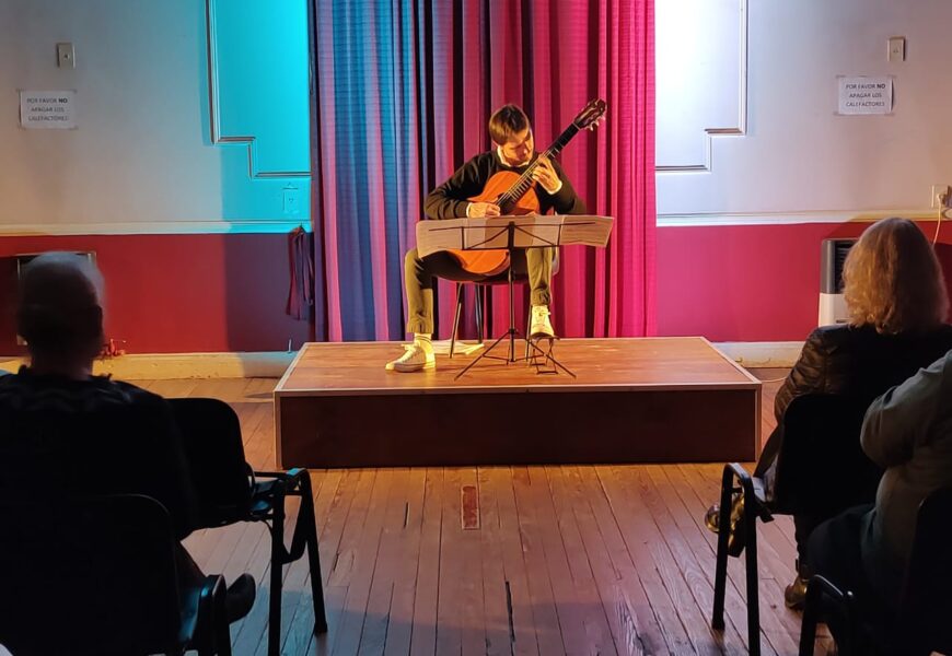El guitarrista Juan Marino se presentó en el Centro Cultural Ernesto Sábato de Rojas El guitarrista Juan Marino se presentó en el Centro Cultural Ernesto Sábato de Rojas