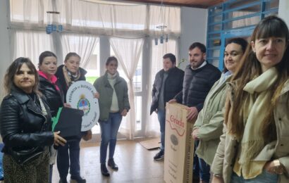 Grato encuentro en la Escuela Especial con la visita del intendente Grato encuentro en la Escuela Especial con la visita del intendente
