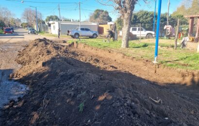 Más avances en la construcción de cordón cuneta en Barrio España Más avances en la construcción de cordón cuneta en Barrio España