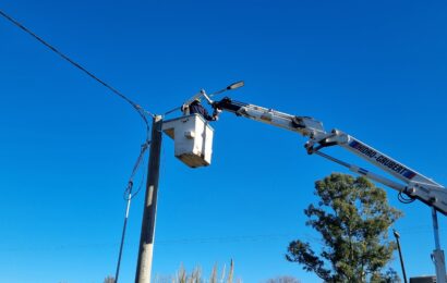 Se instalaron luminarias en Barrio Santa Julia