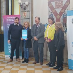 Trece familias recibieron las escrituras de sus hogares en Rojas Trece familias recibieron las escrituras de sus hogares en Rojas