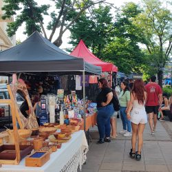 Nuevo Domingo de Feria en la Plaza San Martín Nuevo Domingo de Feria en la Plaza San Martín