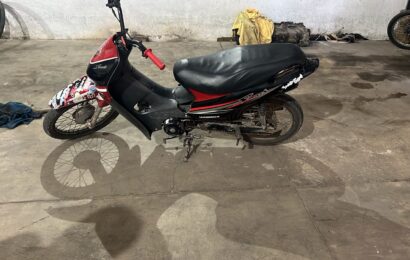 La policía retiene moto robada en un procedimiento La policía retiene moto robada en un procedimiento