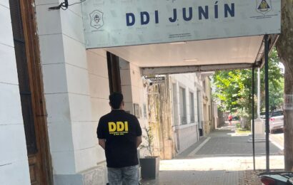 Fue detenido tras darle un botellazo en la cabeza Fue detenido tras darle un botellazo en la cabeza