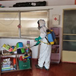 El municipio desinfecta las escuelas El municipio desinfecta las escuelas
