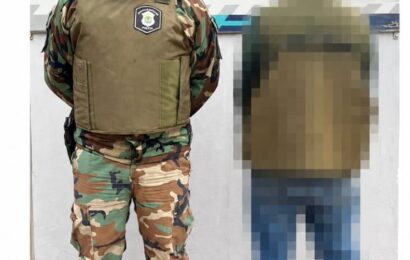 Llevaba armas de fuego y municiones, fue detenido Llevaba armas de fuego y municiones, fue detenido