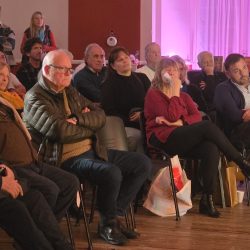 Marta Oyhanarte, abogada rojense presentó su libro “La silla de mimbre” Marta Oyhanarte, abogada rojense presentó su libro “La silla de mimbre”